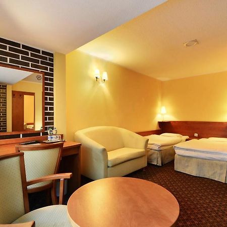 פוזנן Hotel Astra Tajemniczy Ogrod מראה חיצוני תמונה