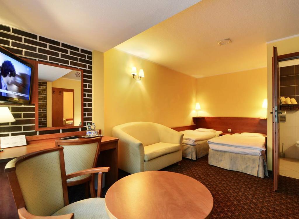 פוזנן Hotel Astra Tajemniczy Ogrod מראה חיצוני תמונה