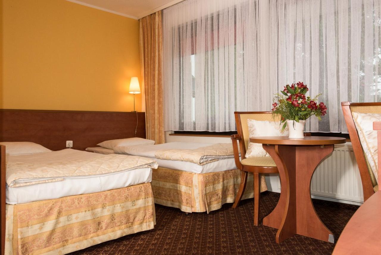 פוזנן Hotel Astra Tajemniczy Ogrod מראה חיצוני תמונה
