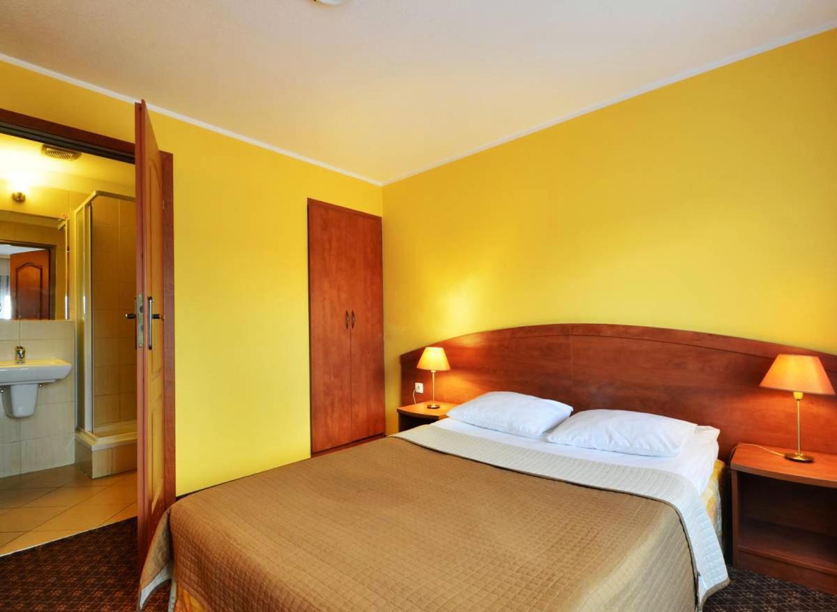 פוזנן Hotel Astra Tajemniczy Ogrod מראה חיצוני תמונה