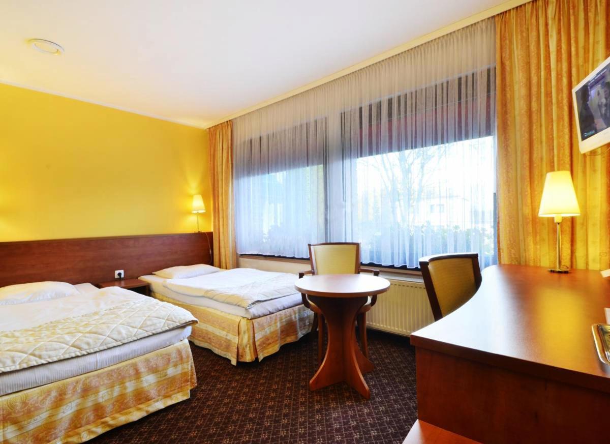 פוזנן Hotel Astra Tajemniczy Ogrod מראה חיצוני תמונה